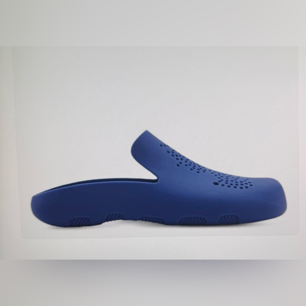 Burberry, new with tags, inbox, stingray, rubber, slides, blue size 6 and 7 - Picture 5 of 8